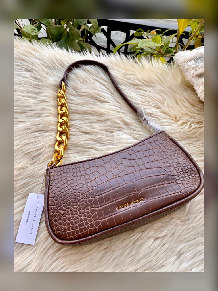 Croc Texture Shoulder Bag with Gold Chain